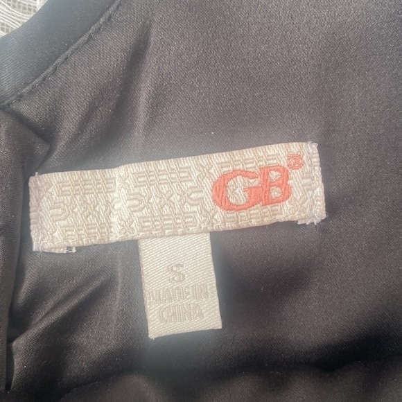 GB silver sequined top with cap sleeves. - Picture 4 of 12